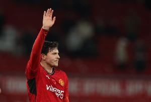 聚首滕哈赫？德天空：林德洛夫在与勒沃库森谈判