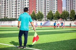 媒体人：上海高中里男生喜欢足球的不少，踢球和学习可互相促进