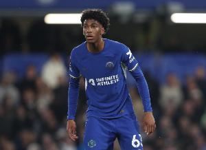 记者：科尔维尔受伤后切尔西还有6名中卫，伯恩茅斯有意阿奇姆彭