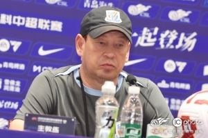 斯卢茨基：青岛海牛锋线球员都非常有特点，明天的比赛不会很容易