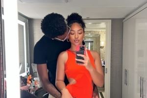 甜蜜小情侣！詹姆斯小儿子布莱斯转发与女友亲密拥抱合照