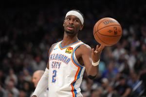 亚历山大:上赛季我们常规赛统治力比季后赛更强 我个人层面也是