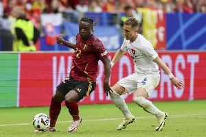 多库本届世预赛74次尝试过人+39次成功,均为欧洲球员最多